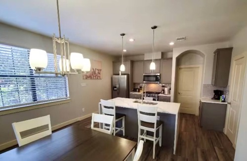 Central Business District House | Charming 3-bedroom house with AC, WiFi in enjoyable Houston