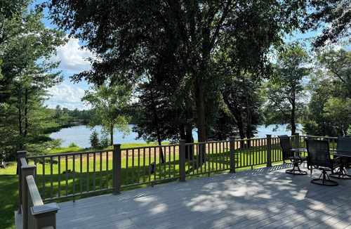 Nekoosa Cottage | Charming 3-bedroom plus loft cottage on Lake Arrowhead and near Sand Valley!
