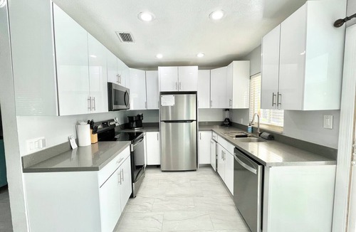 Hazel Heights House | Charming 3-bedroom house with Private Pool and Hot Tub.