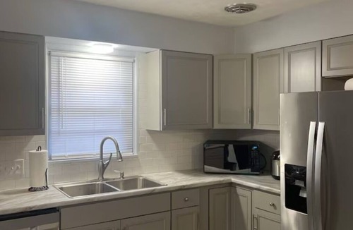 Lawrence House | Charming 3-bedroom house Cozy Corner Homestay