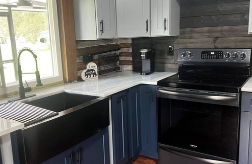 Thonotosassa Cabin | Charming 3-bedroom log cabin with AC, WiFi in fabulous Thonotosassa