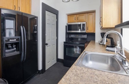 Des Moines House | Charming 3 BR Home, in the heart of DSM!
