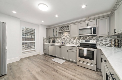 Clodine House | Charming 4-bedroom+4 bath