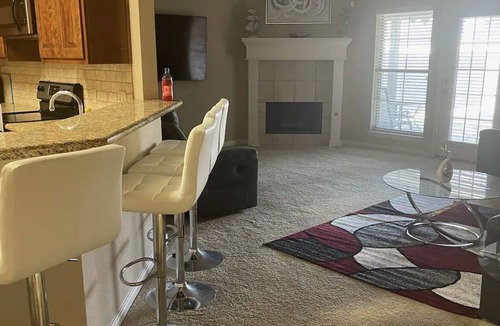 Voth House | Charming 4-bedroom house with WiFi and AC in lovely Beaumont