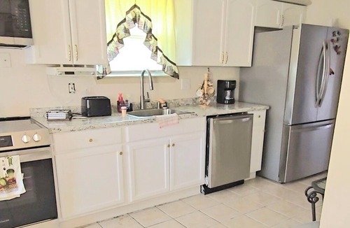 Crown Point House | Charming 4-bedroom house with AC and private fenced backyard in Marrero, LA