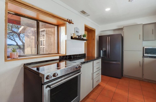 Pomerene House | Charming 4-bedroom house with AC in Benson on 6 acres