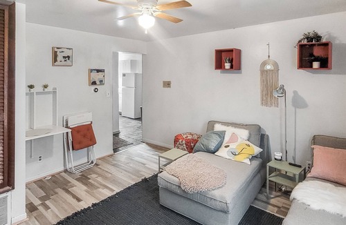 Center Avenue Historic District Apartment | Charming and Cozy Urban Retreat
