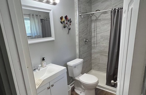 Novi Cottage | Charming and Happy Walled Lake MI Cottage