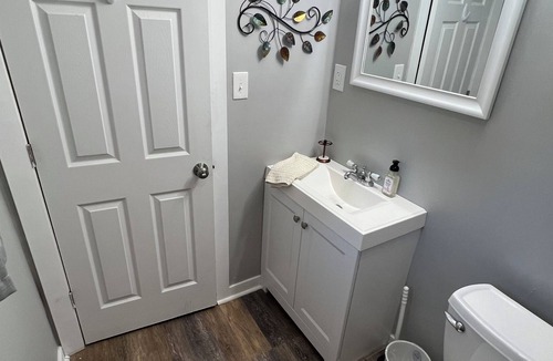 Novi Cottage | Charming and Happy Walled Lake MI Cottage