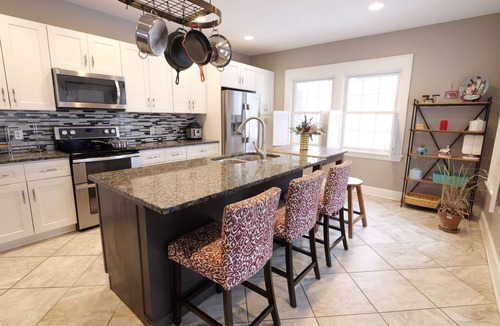 Near South House | Charming and Spacious 4-bedroom house near Downtown Lincoln. Great Family Space.