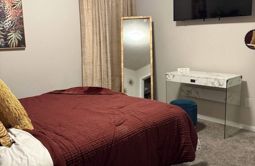 Barrett Bed & Breakfast | Charming bed & breakfast in excellent Houston with AC, WiFi