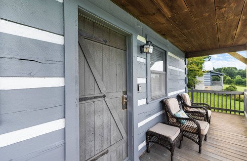Fancy Gap Cabin | Charming Blue Ridge Cabin with Jacuzzi and Mountain Views-Cabin 2