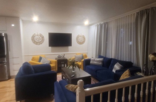 Blainville House | Charming bungalow with AC and WiFi in serene Blainville 1 King size bedroom