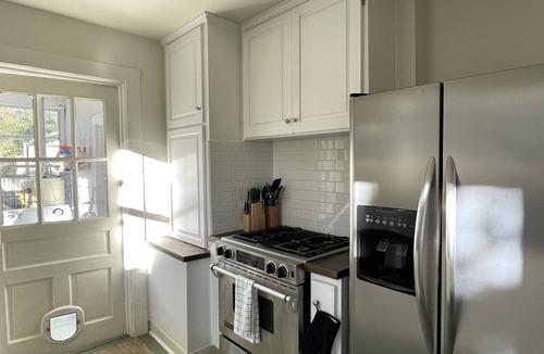 Fairhope Cottage | Charming Coastal Cottage in Fairhope, steps away from Mobile Bay