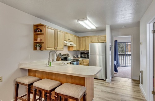 Eden Condo | Charming condo w/king bed, hot tub, pool, minutes away from world class skiing