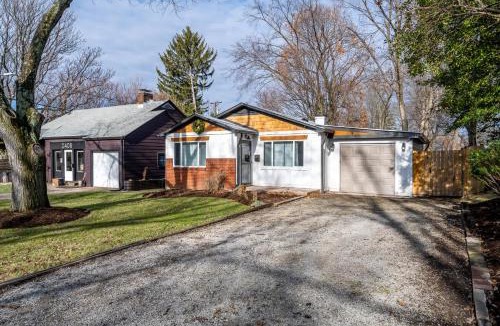 North Kessler Manor House | Charming Cottage - Game Room - Yard- Family Friendly