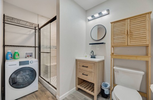 Denton Cottage | Charming cottage with WiFi and AC in the Artistic Denton.