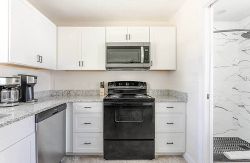 Tropic House | Charming Cozy Renovated Home