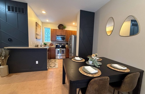 Downtown Dayton House | Charming Downtown Dayton Townhome with private garage
