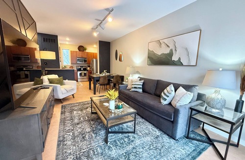 Downtown Dayton House | Charming Downtown Dayton Townhome with private garage