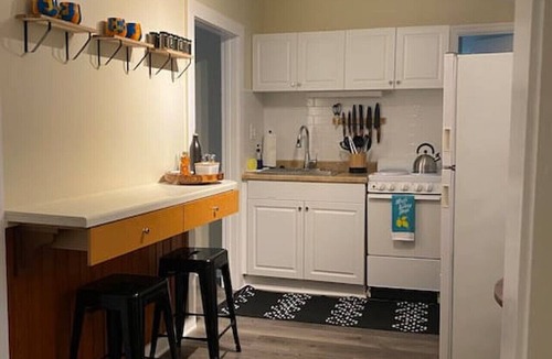 Lincolnville Apartment | Charming Downtown Hideaway Near Nights of Lights with Parking