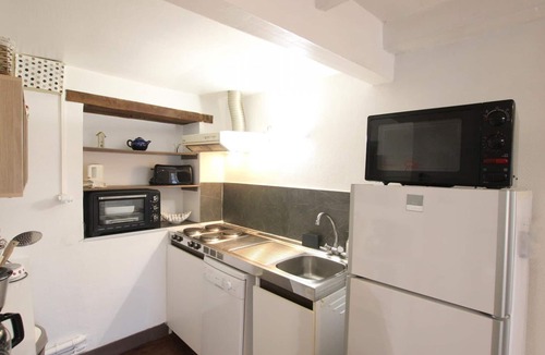 Saint-Vaast-la-Hougue Apartment | Charming family apartment in central Saint-Vaast-la-Hougue with wifi