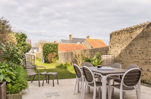 Saint-Vaast-la-Hougue Cottage | Charming house in St-Vaast with private garden