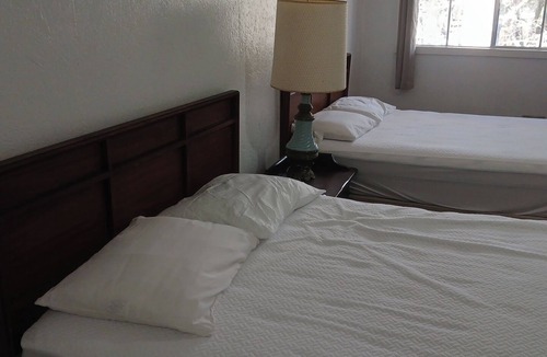 Mayo Hotel | Charming Hill Top Room 17 in Mayo with WiFi, AC, fitness room