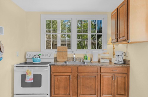 Polk City Cottage | Charming Historic Cottage with Cozy Porch and Garden Retreat