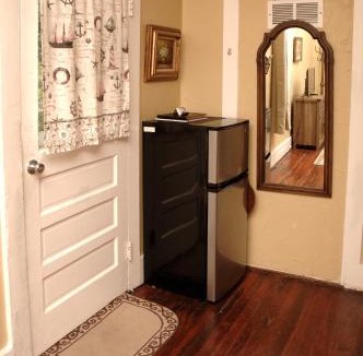 Downtown Historic District Apartment | Charming Historic Downtown Apartment