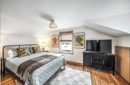 Chagrin Falls House | Charming Historic Chagrin Falls Home | Sleeps 6 | 2BR 2BA| Walk to Town