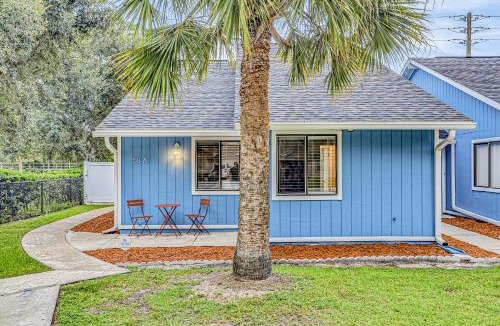 Indian Trails House | Charming home near beach & golf with central AC & patio - dog-friendly