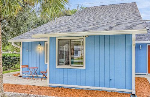 Indian Trails House | Charming home near beach & golf with central AC & patio - dog-friendly
