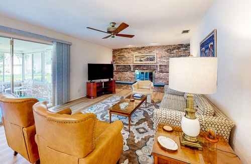 South Daytona House | Charming home with beach nearby, full kitchen, grill, central AC, & W/D