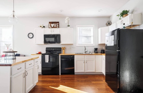 Indianapolis House | Charming home with fire pit near downtown