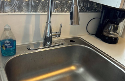 Mount Clemens Apartment | Charming Home-y 2-bedroom apt w high-speed Wifi in Vibrant Dwntwn Mount Clemens