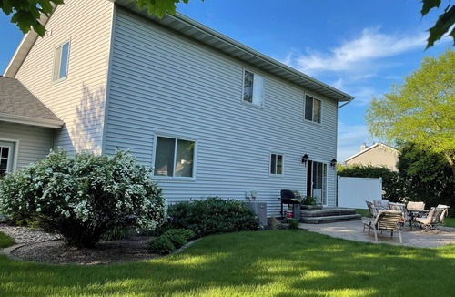 Butte Des Morts House | Charming house in enchanting Oshkosh with 4 Bedrooms, WiFi, AC