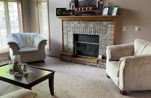 Butte Des Morts House | Charming house in enchanting Oshkosh with 4 Bedrooms, WiFi, AC