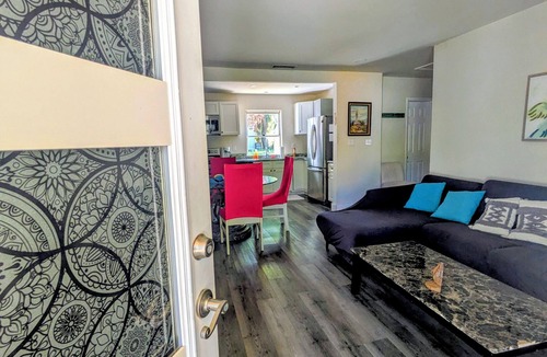 New Smyrna Beach Cottage | Charming Island Cottage - Pet Friendly