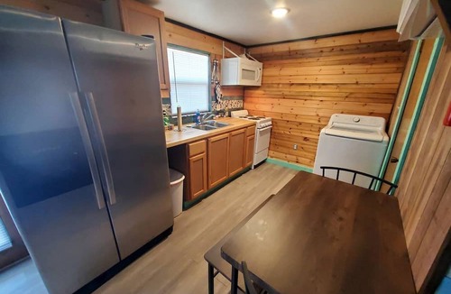 Cisco Cabin | Charming Lakefront Cabin with Sandy Beach Access & Fire Pit Near Lake Cisco, TX
