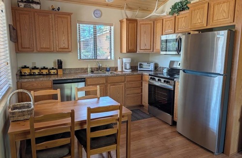 Overgaard Cabin | Charming Log Cabin in the Pines