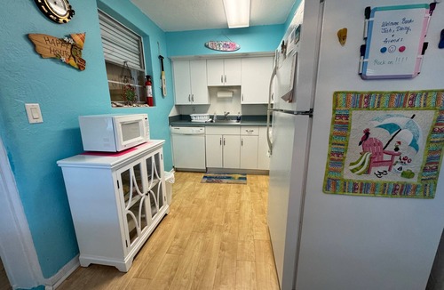 Ormond-by-the-Sea Cottage | Charming Mako Beach Cottage, with private beach access in beautiful Ormond Beach