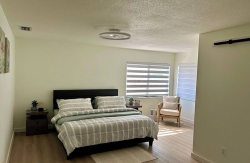 St. Cloud House | Charming Modern Farmhouse - 30 Minutes to Disney, Universal & Top Attractions!