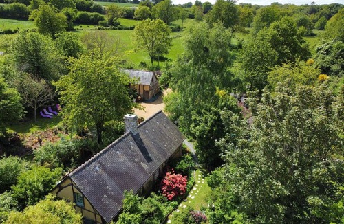 Sainte-Opportune Cottage | Charming Norman house with garden and WiFi