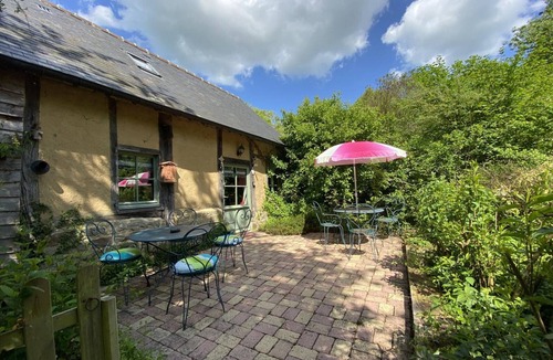 Sainte-Opportune Cottage | Charming Norman house with garden and WiFi