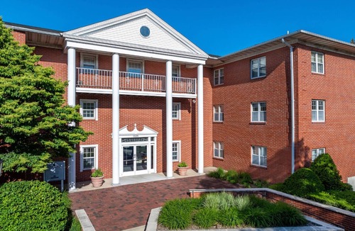 Oshkosh Apartment | Charming Oshkosh Residence Near Fox River With Underground Parking