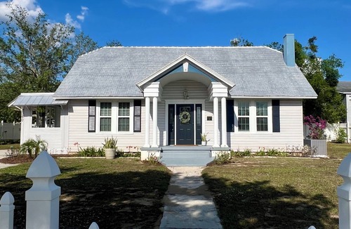 Sebring Cottage | Charming Sebring Historic Registry Home Near Circle and Across from Lake Jackson