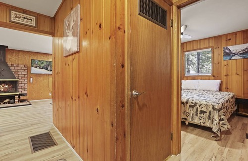 Cold Springs Cabin | Charming Spacious Cabin W/Pool Table- Minutes from Pinecrest