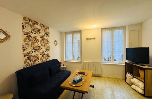 Saint-Julien Apartment | Charming studio close to the Château de Caen