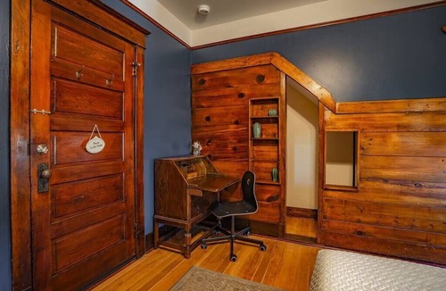 Broadway Hotel | Charming Studio in Renovated BnB - Rm2